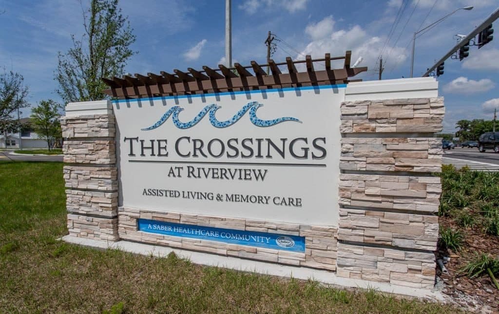 Street sign for The Crossings at Riverview that says, 